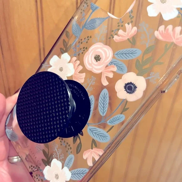 iPhone 11 plus hard case with pop socket - Picture 3 of 3